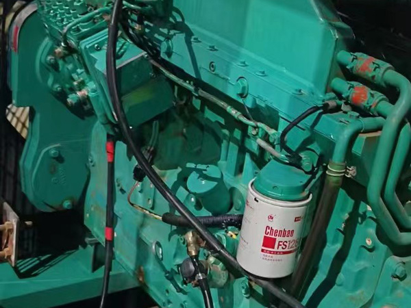 黄平如何确定新的发电机组控制系统是否与原系统兼容？